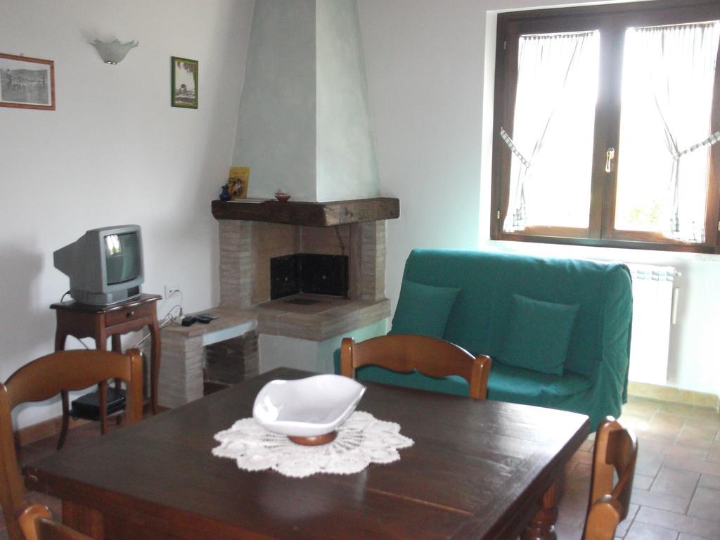 فيلا مانشانوفي Il Laghetto Agriturismo الغرفة الصورة